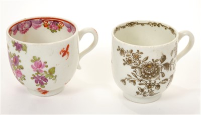Lot 158 - Two 18th century Lowestoft coffee cups