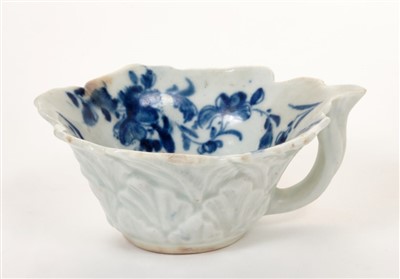 Lot 182 - 18th century Worcester blue and white leaf-moulded Mansfield pattern butter boat, floral decoration