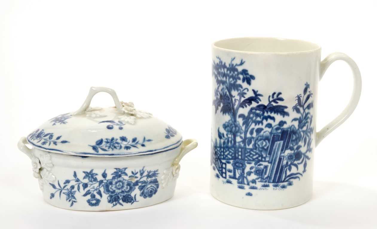 Lot 187 - 18th century Worcester blue and white Plantation pattern tankard and butter tub and cover