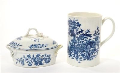 Lot 187 - 18th century Worcester blue and white Plantation pattern tankard and butter tub and cover