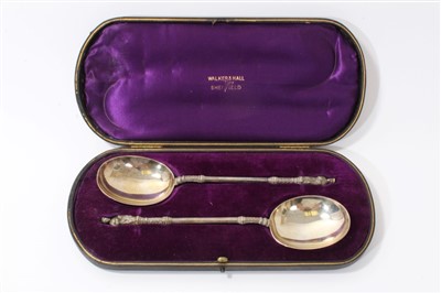 Lot 346 - Pair silver Apostle spoons by Walker & Hall, cased