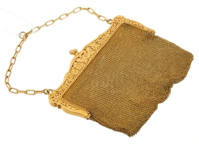 Lot 682 - Good quality Edwardian 9ct gold evening bag with chain link handle