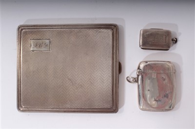 Lot 465 - Georgian silver vinaigrette, silver vesta case and a cigarette case