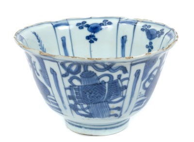 Lot 224 - 17th century Chinese Transitional blue and white bowl, 12cm diameter