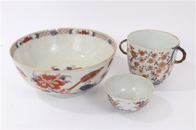 Lot 227 - Early 18th century Chinese Imari two-handled vase, 12.5cm and two bowls