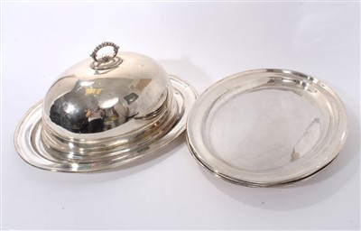 Lot 210 - Large oval silver plated meat cover and four large oval ashets