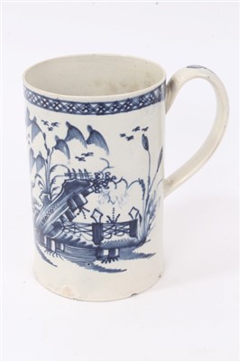 Lot 296 - 18th century pearlware tankard with painted Chinese landscape and fence decoration, 13cm