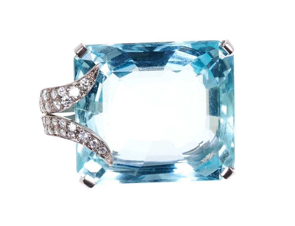 Lot 579 - Aquamarine and diamond pendant