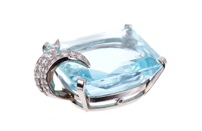 Lot 579 - Aquamarine and diamond pendant