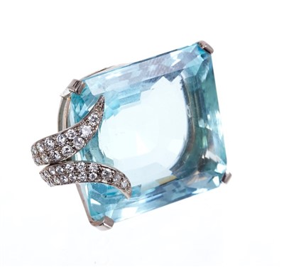 Lot 579 - Aquamarine and diamond pendant