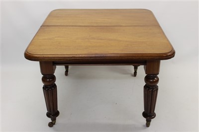 Lot 1563 - Victorian mahogany extending dining table