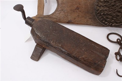 Lot 938 - Antique oak and iron wool carder