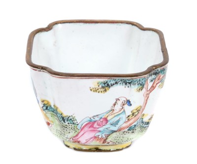 Lot 1017 - 19th century Chinese enamel tea bowl