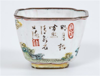 Lot 1017 - 19th century Chinese enamel tea bowl