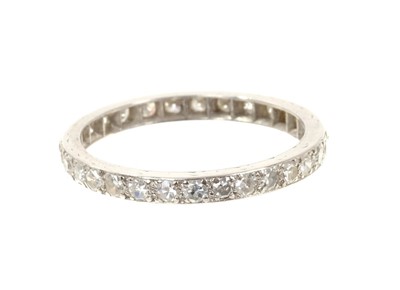 Lot 711 - 1930s diamond full eternity ring