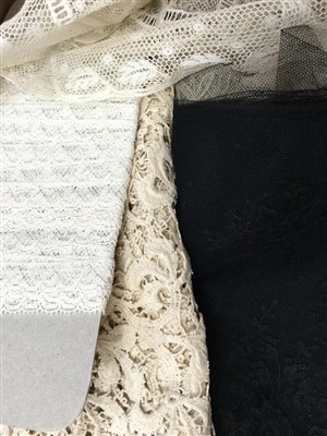 Lot 3059 - Antique lace including Limerick lace flounce and wrap, tape lace collar and matching cuffs, plus some lace lengths and trims.