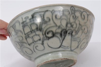 Lot 155 - Chinese pottery bowl