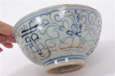 Lot 155 - Chinese pottery bowl