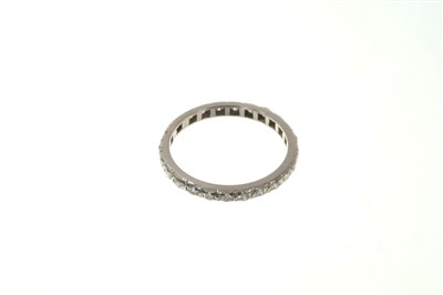 Lot 440 - Diamond eternity ring