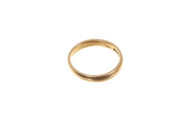 Lot 441 - 22ct gold wedding ring