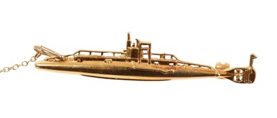 Lot 446 - Gold submarine brooch