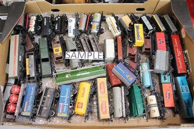 Lot 2867 - Collection of model trains, railways