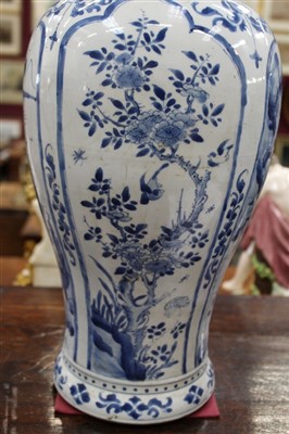 Lot 56 - 17th century Chinese Kangxi period blue and white vase