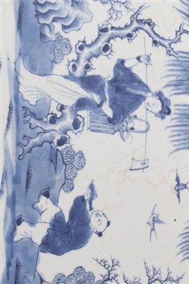 Lot 53 - 18th century Chinese blue and white charger