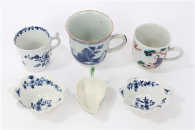 Lot 161 - Pair 18th century Worcester butter boats, creamware butter boat, Worcester coffee can, two Chinese cups