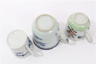 Lot 161 - Pair 18th century Worcester butter boats, creamware butter boat, Worcester coffee can, two Chinese cups