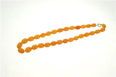 Lot 493 - Old natural amber necklace, 28g