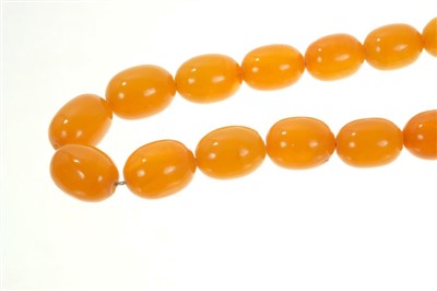 Lot 493 - Old natural amber necklace, 28g