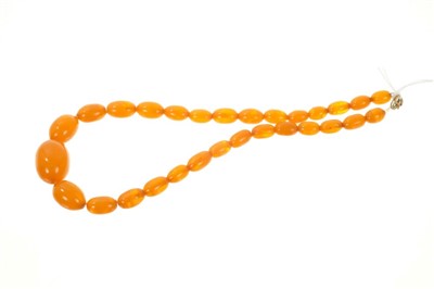 Lot 494 - Old natural amber necklace, 25.1g