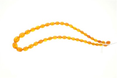 Lot 495 - Old natural amber necklace, 19.4g