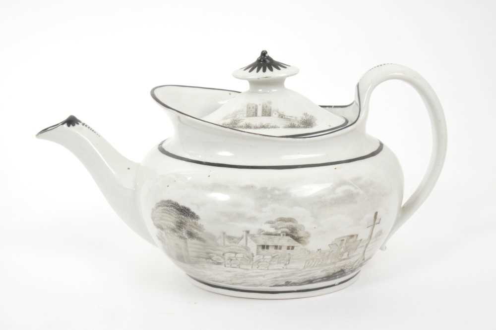 Lot 2 - Late 18th century Newhall hardpaste porcelain teapot and cover