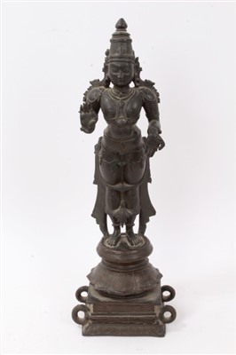 Lot 707 - Antique Indian bronze deity figure