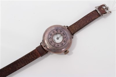 Lot 3200 - WW1 silver Officers wristwatch