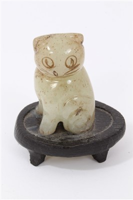 Lot 671 - Carved jade cat ornament