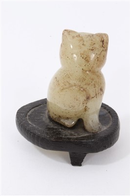 Lot 671 - Carved jade cat ornament