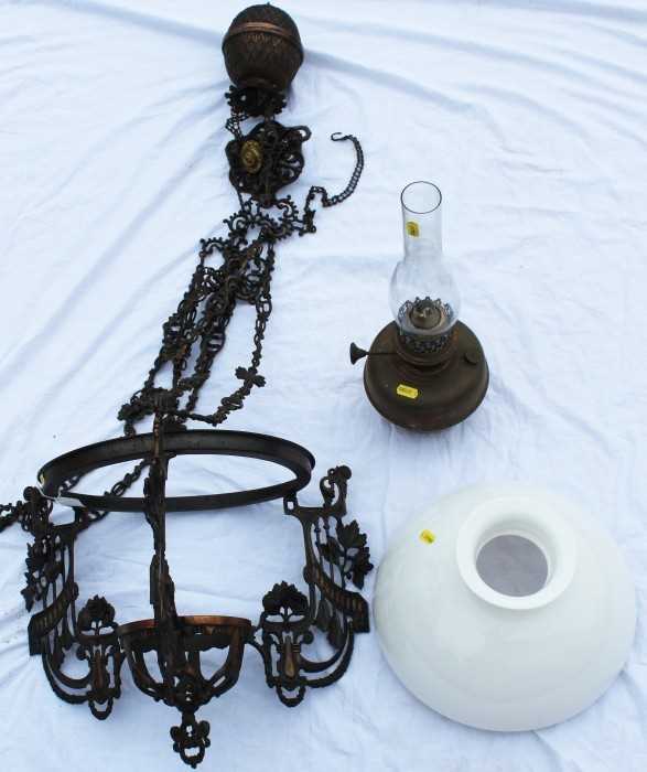 Lot 23 - Edwardian hanging rise and fall oil lamp