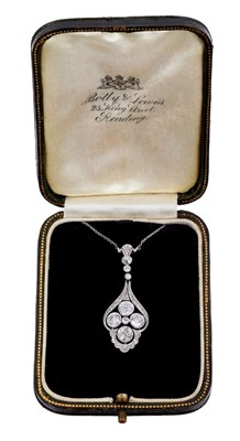 Lot 402 - Edwardian diamond pendant with a quatrefoil cluster of four old cut diamonds