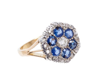 Lot 418 - Victorian sapphire and diamond cluster ring