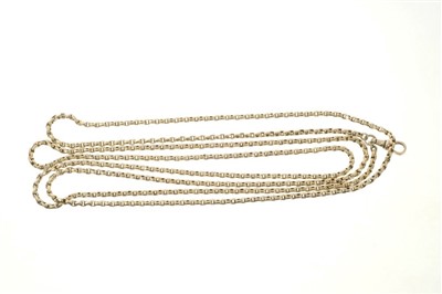 Lot 432 - Edwardian 9ct gold guard chain / long chain of belcher links