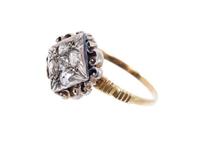 Lot 455 - 17th century-style diamond cluster ring