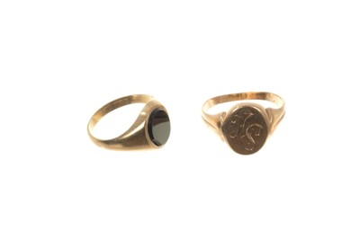 Lot 470 - Gold (9ct) signet ring and gold (9ct) black onyx ring