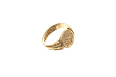 Lot 475 - Gold (18ct) signet ring.  Size Q