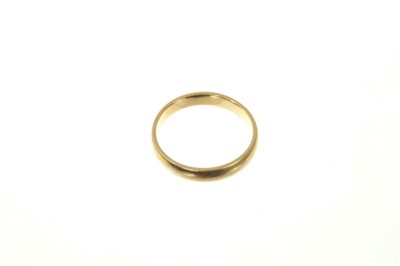 Lot 477 - Gold (18ct) wedding ring.  Size J