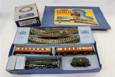 Lot 2863 - Hornby Dublo railway, boxed and accessories