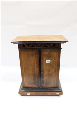 Lot 3683 - Polyphon table cabinet and discs