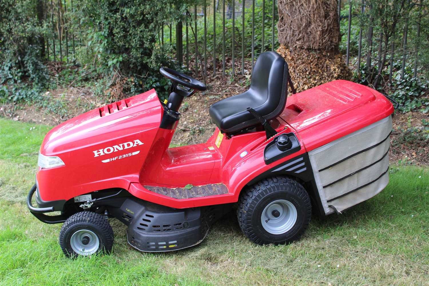 Lot 1 - Honda HF2315 ride on lawnmower / tractor, with 2 keys and manual, originally supplied new by Ernest Doe, Colchester and believed to be approx 1 year old